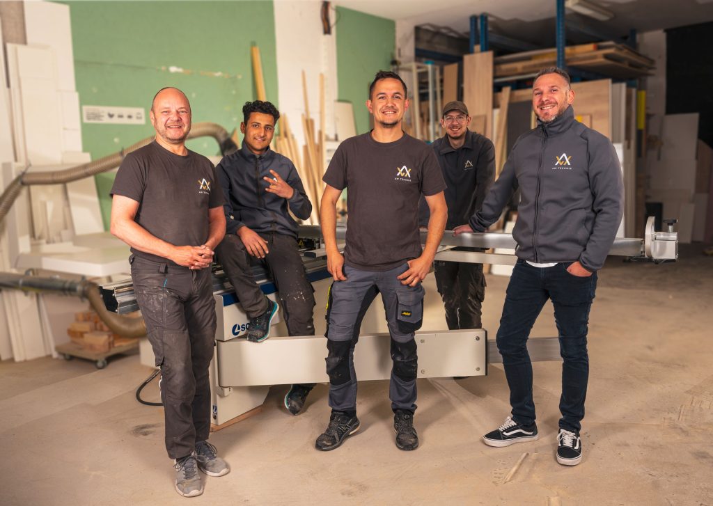 Photo de l'équipe AW Technik dans l'atelier